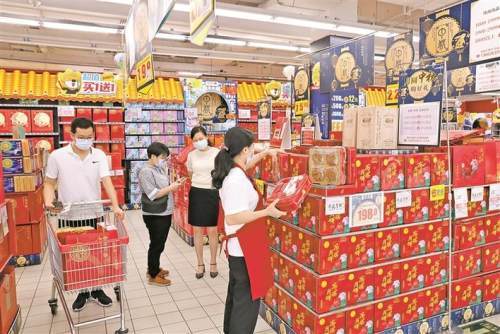 應節食品迎銷量高峰 傳統月餅領跑市場，無糖新品異軍突起